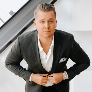 Meet your Posher, Nikolas